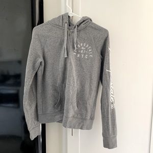 Aeropostale grey zip up hoodie, size (M)